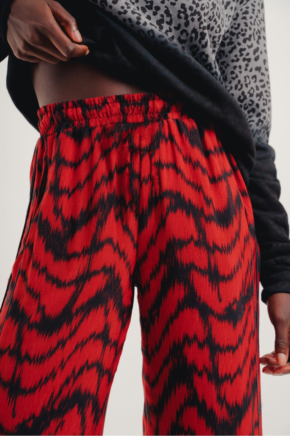 Los pantalones rojos de cebra Tracy