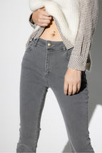 Vaqueros Davis Trompeta Gris Descolorido