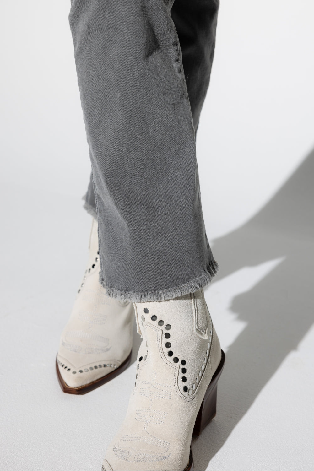 Vaqueros Davis Trompeta Gris Descolorido