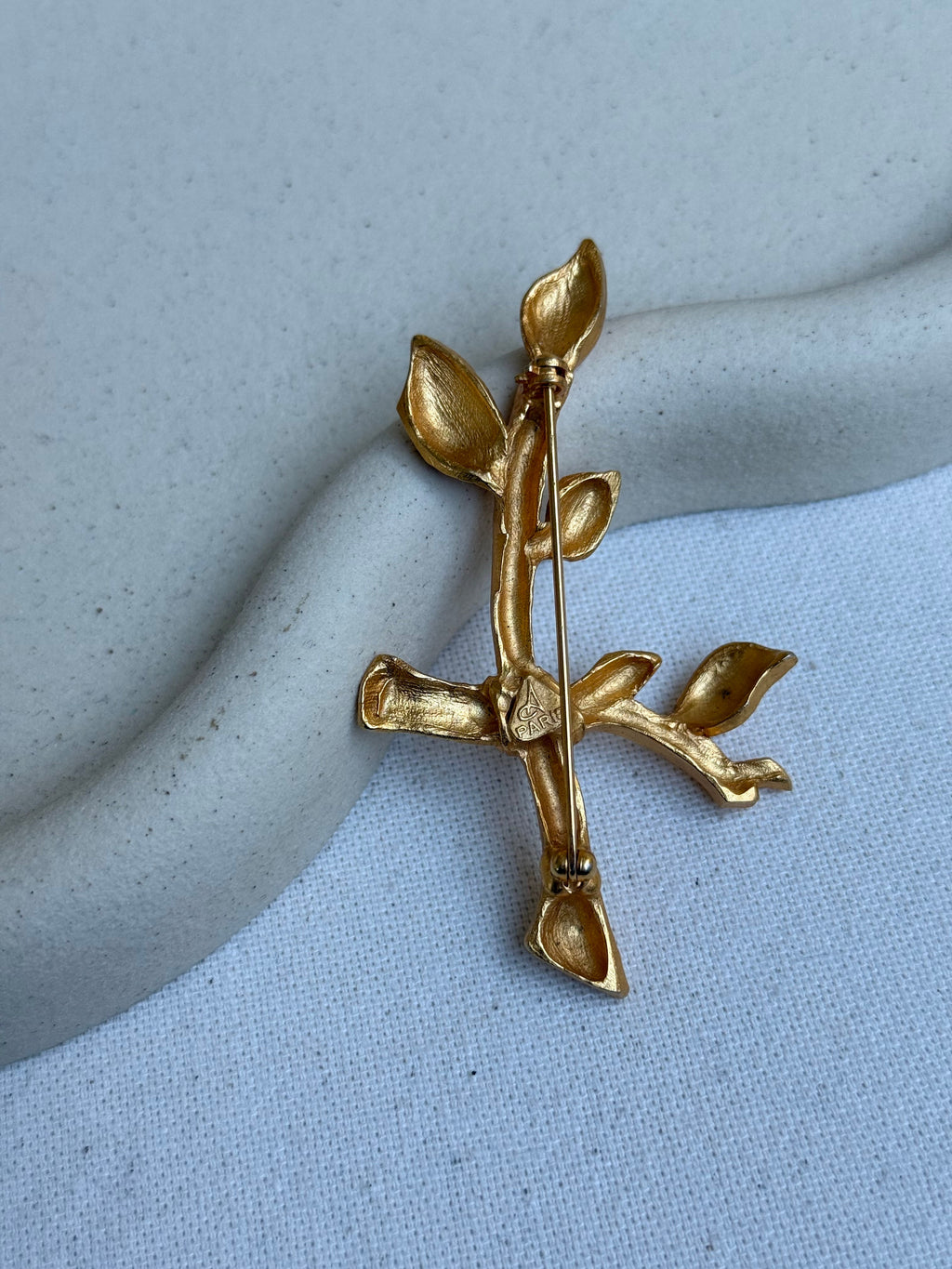 Broche Antigona Vintage - Hojas Doradas