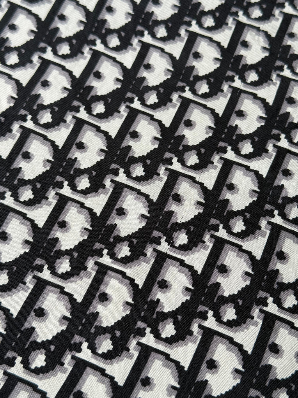 Foulard Christian Dior – Modèle Monogramme Noir
