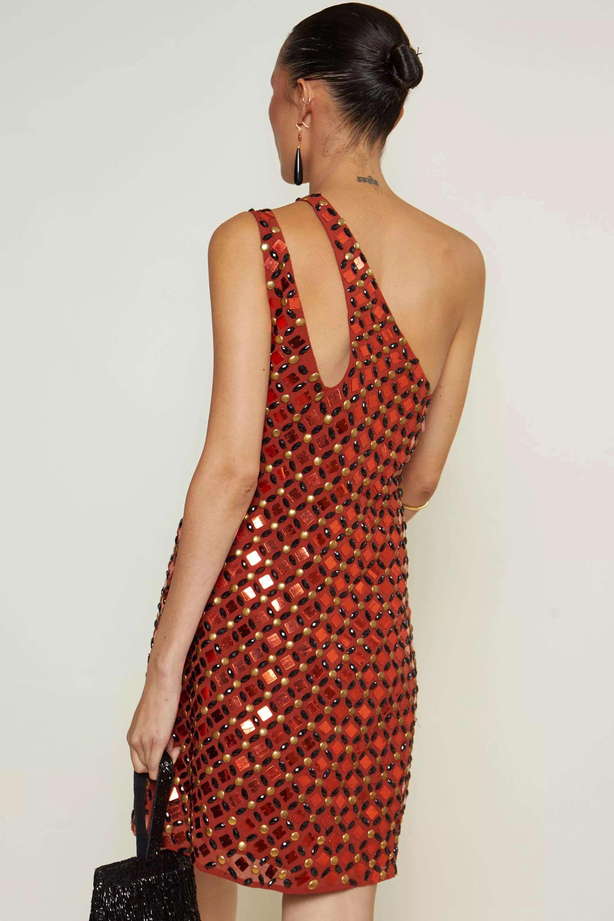 Vestido dorado con adornos de mosaico abstracto Perri