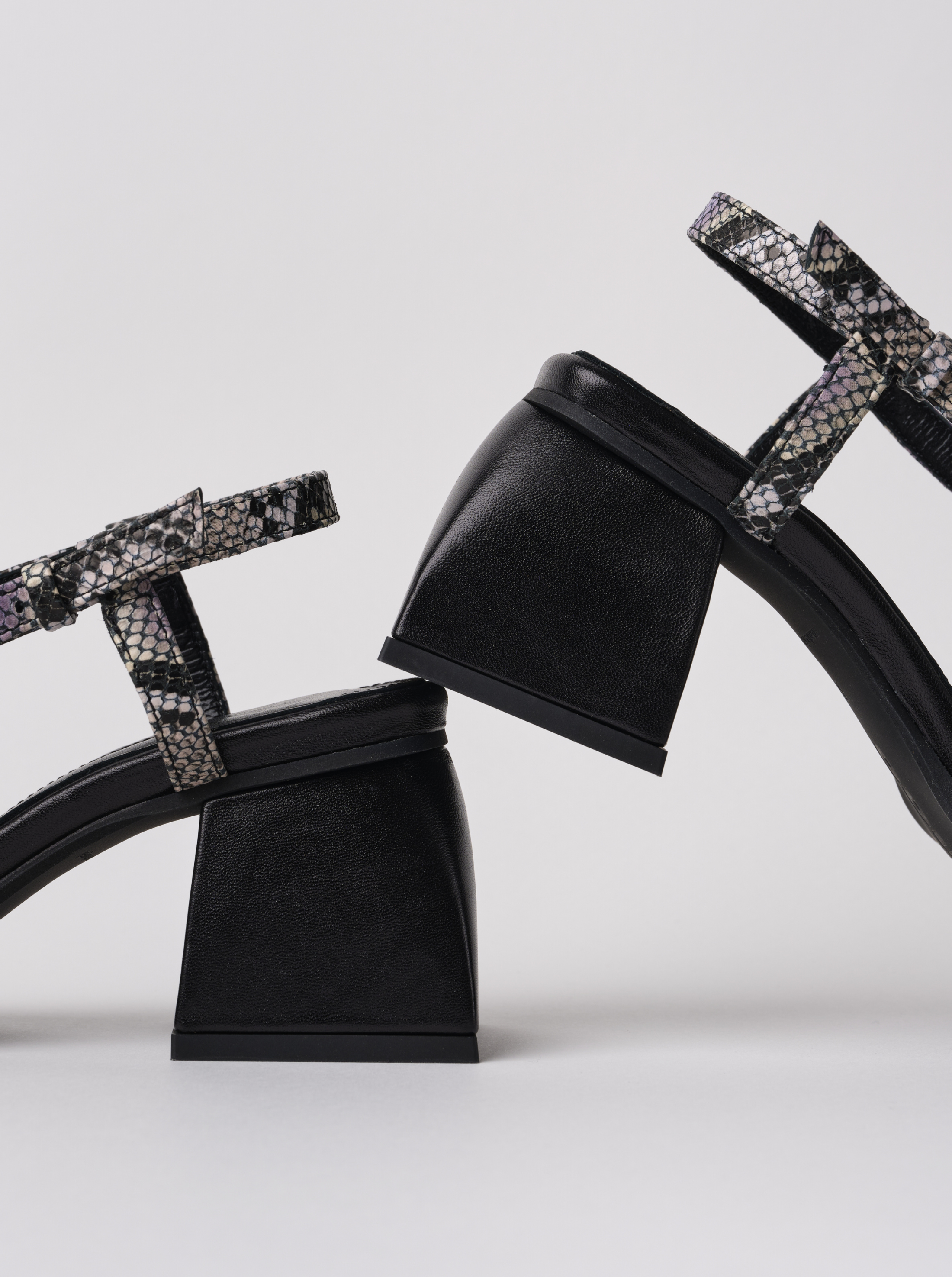 Sandalias Square Crush Python tacón cuadrado