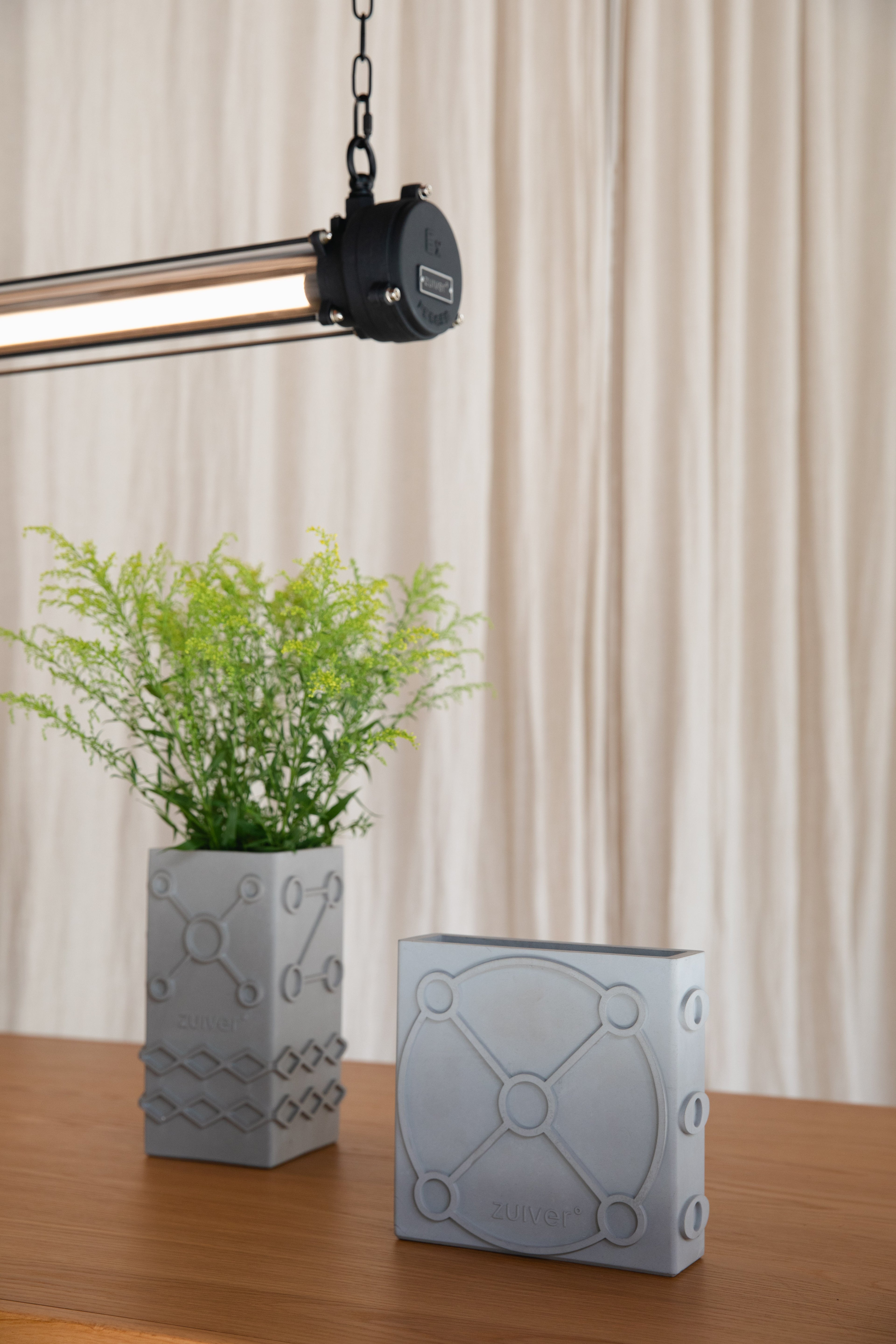 Graphic Plat - Vase - Concrete - Gray