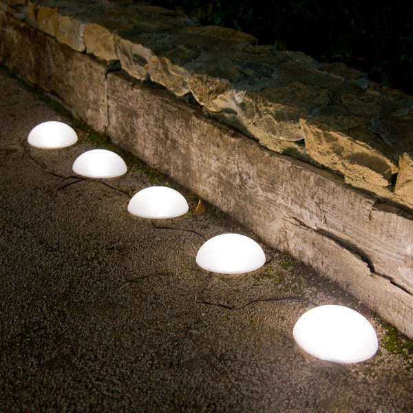 5 medias esferas solares luminosas para clavar balizamiento de camino LED blanco HALF MOON ∅15 cm - REDDECO.com