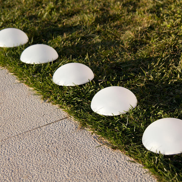 5 medias esferas solares luminosas para clavar balizamiento de camino LED blanco HALF MOON ∅15 cm - REDDECO.com