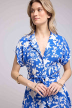 Vestido Corto De Manga Corta - Grandes Flores Azules