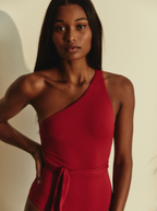 Une Pièce Cherry Red épaule nu