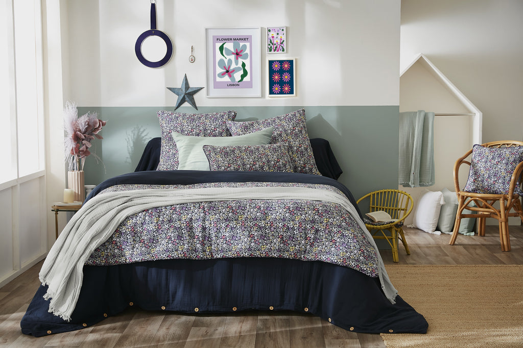 Bed End - Malia