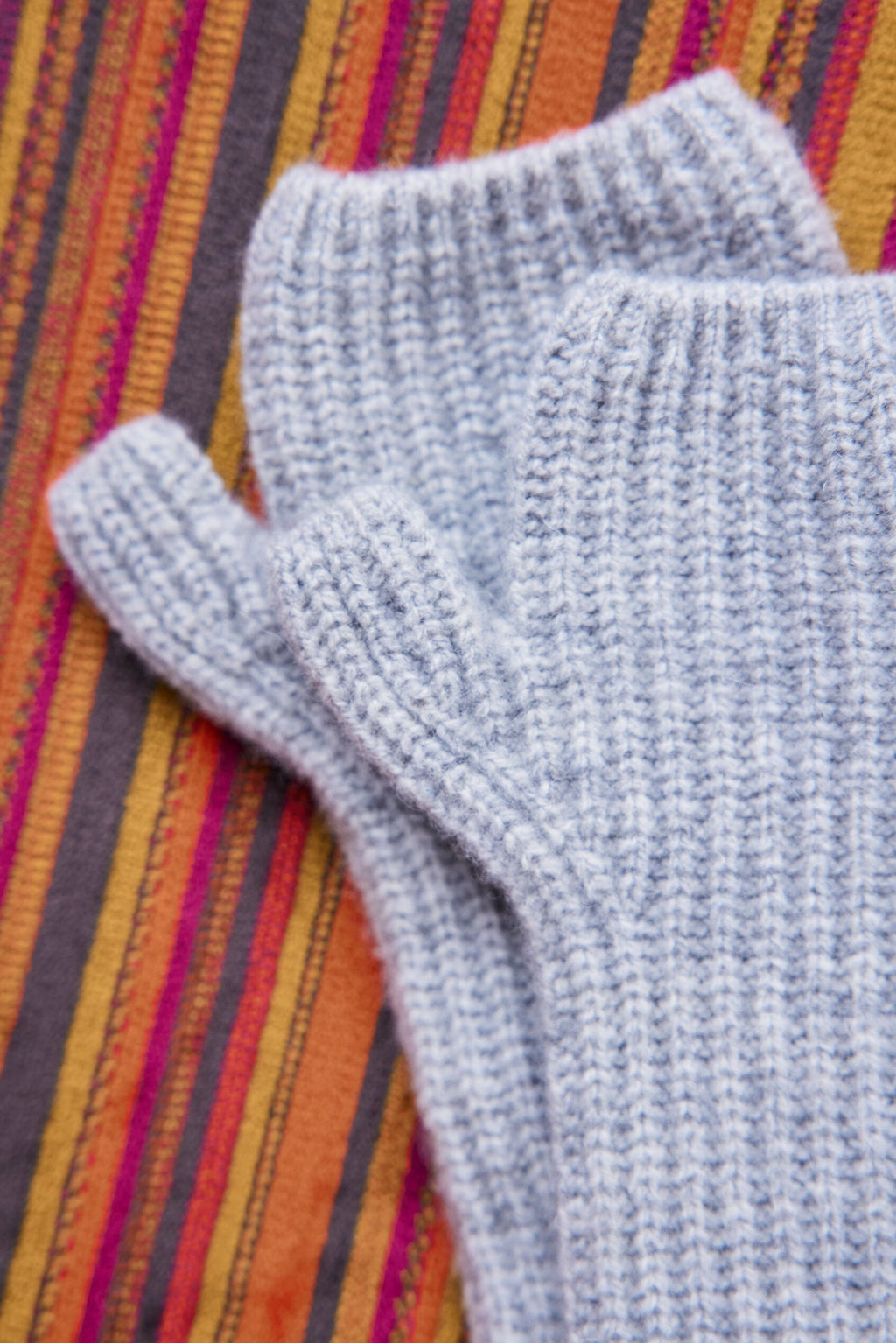 Ana Gloves - Light Heather
