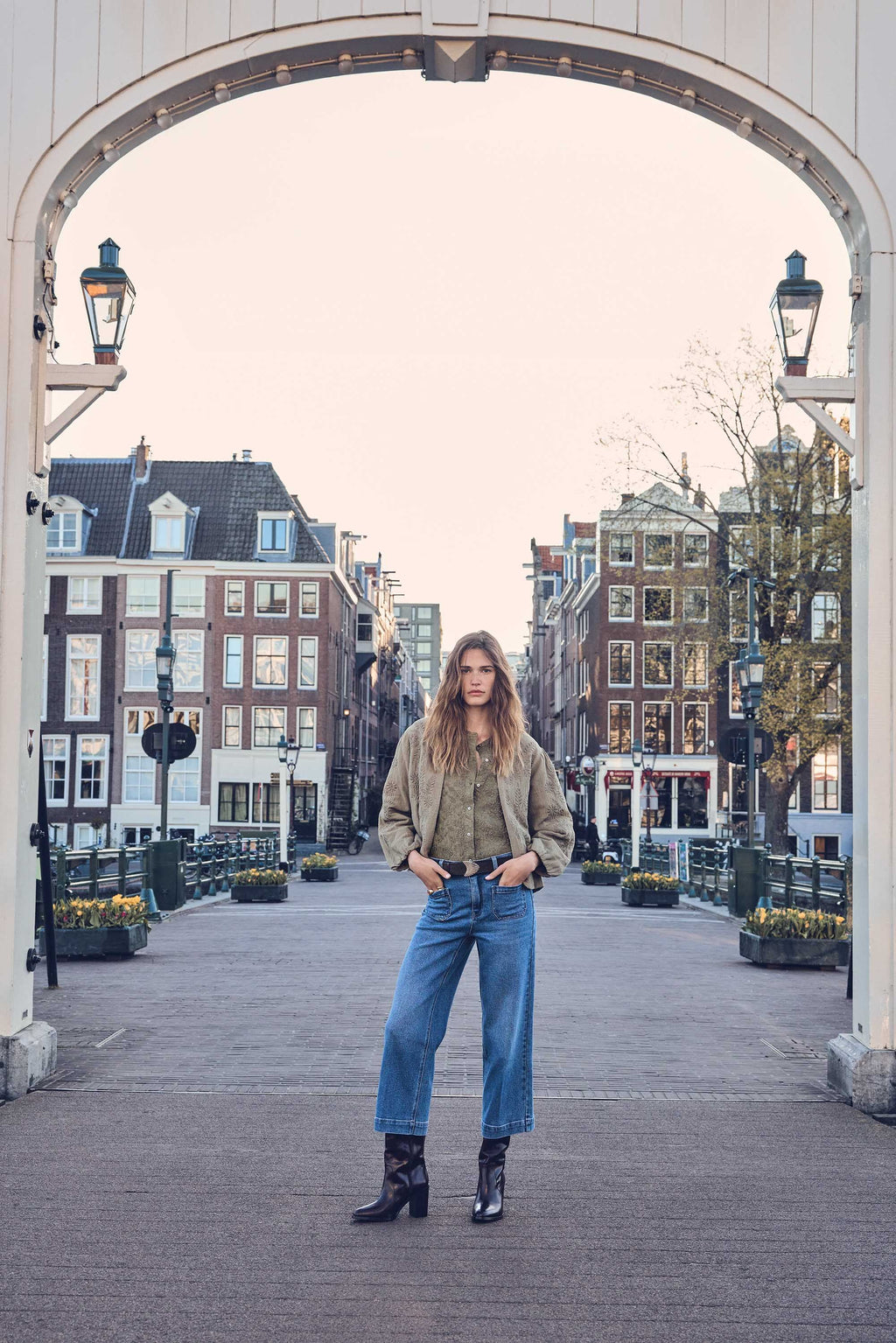 Léa Cropped Trousers - Light Wash