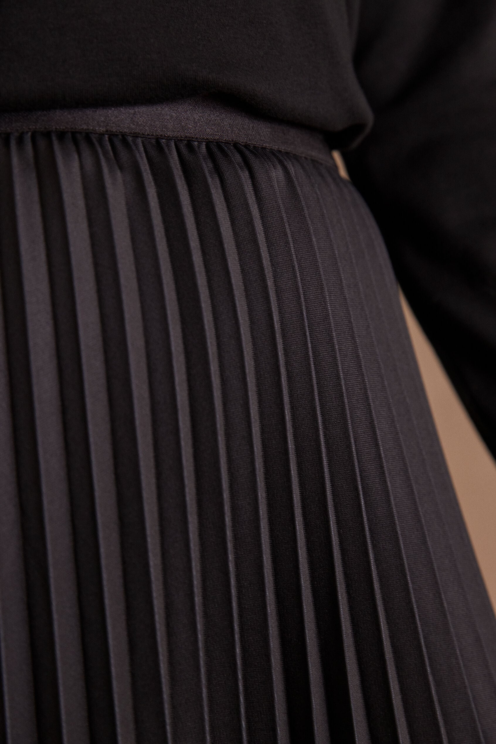 Telara Pleated Fluid - Khaki