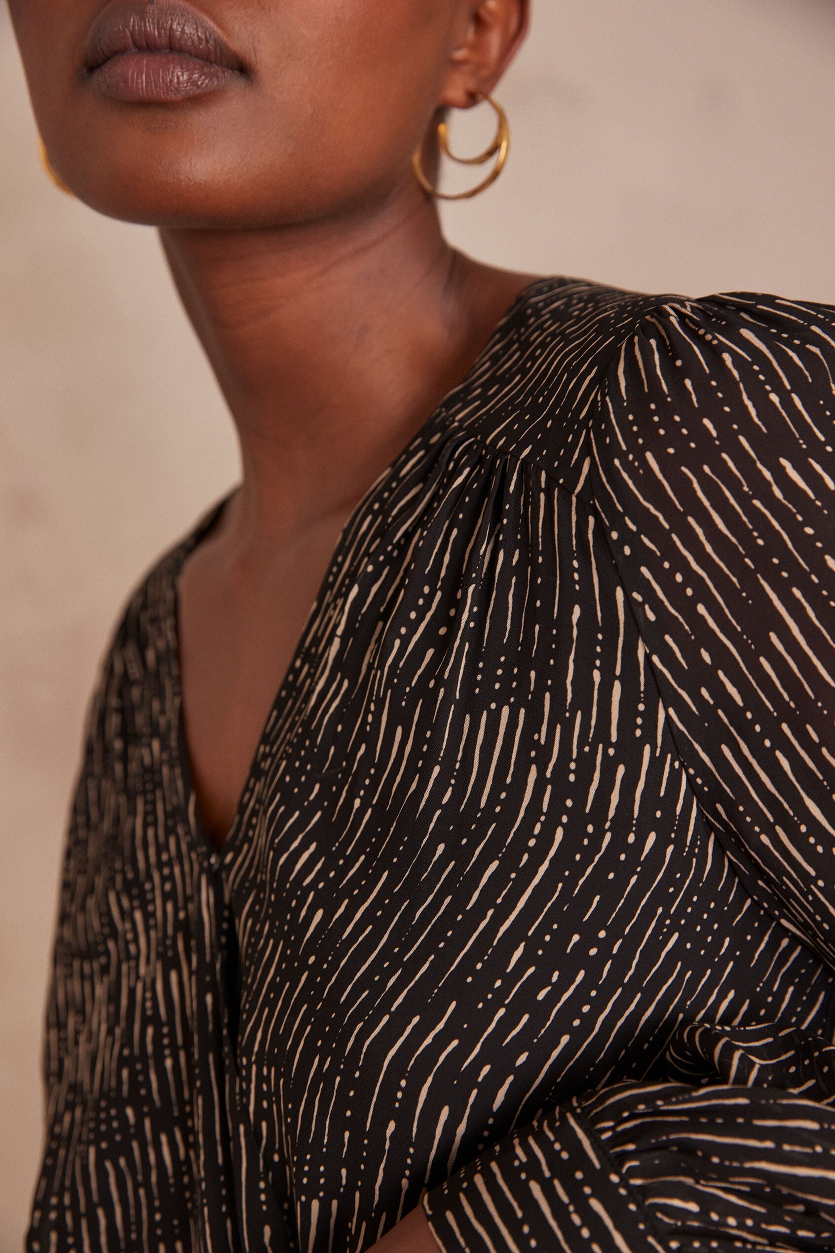 Lary Printed Fluid - Black