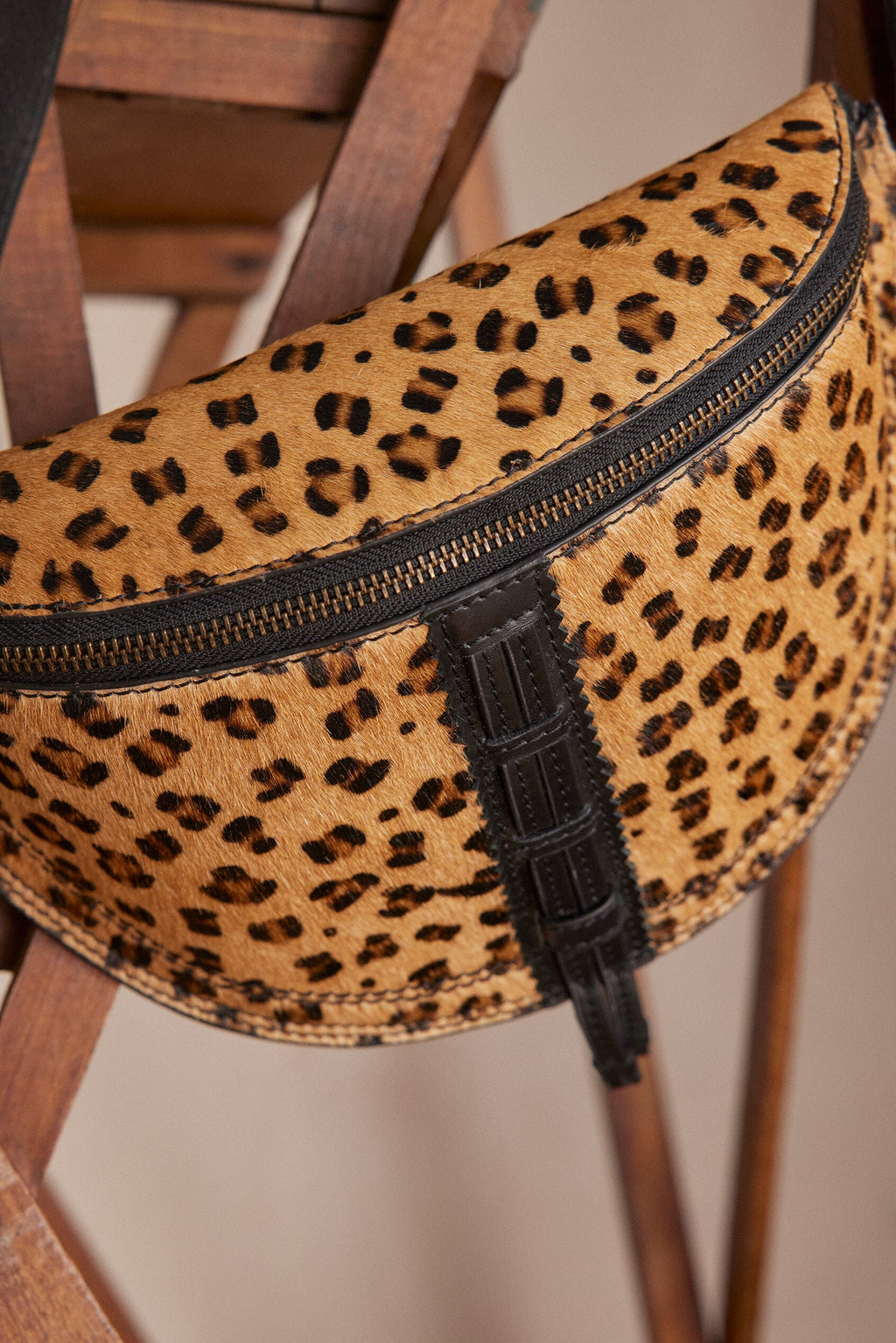Lucien Banana Messenger Bag - Camel