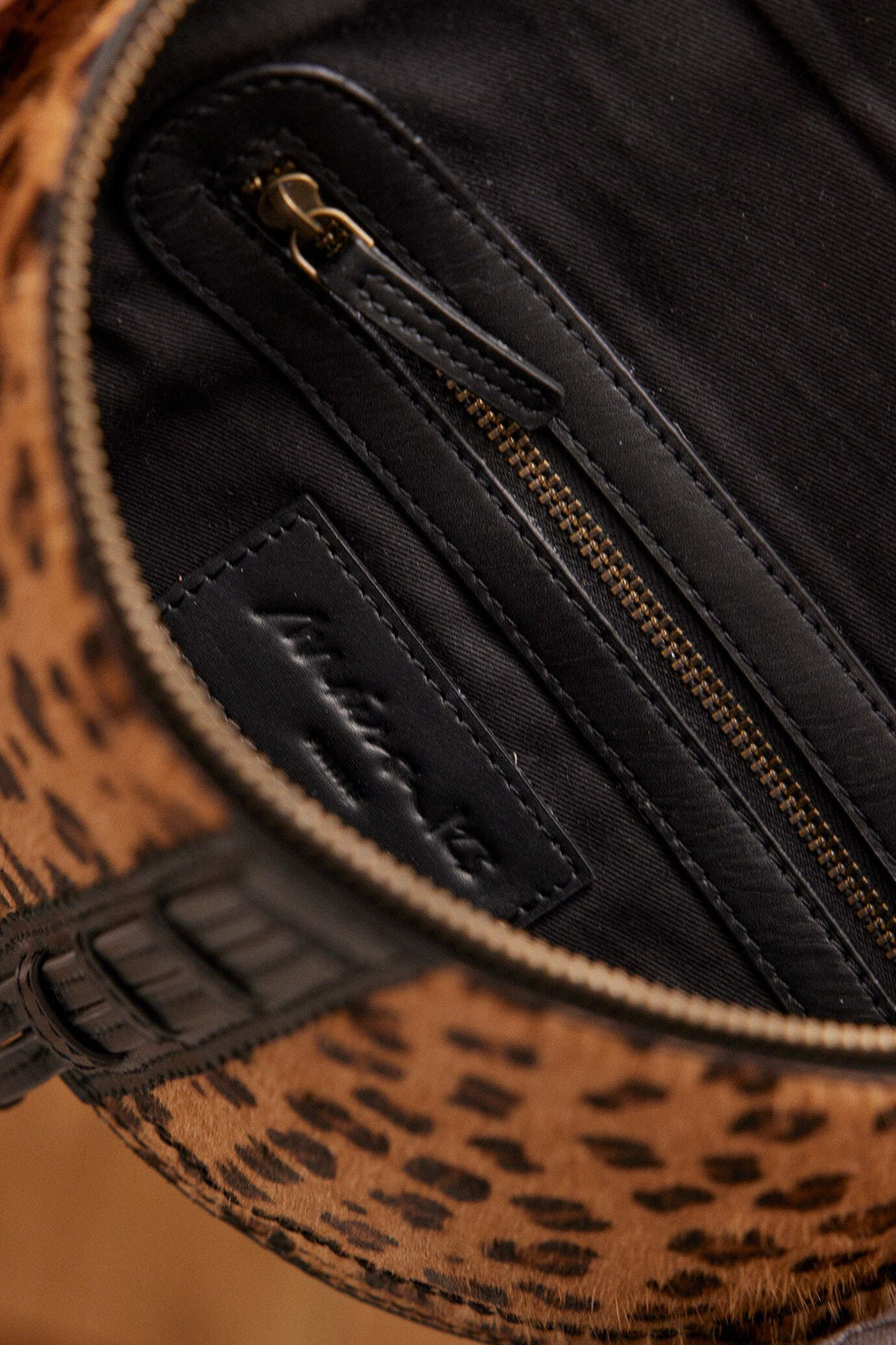 Lucien Banana Messenger Bag - Camel
