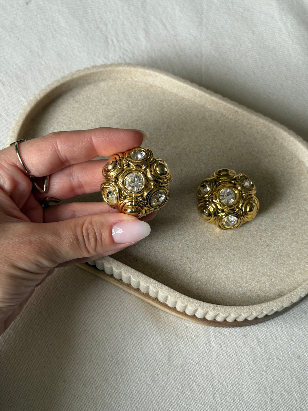 Boucles D’Oreilles Vintage - Résine Dorée Et Strass