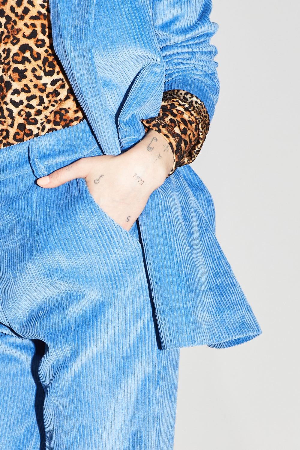 Le Pantalon Yves En Velours Côtelé Vintage Bleu