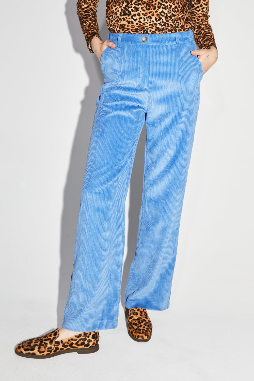 Le Pantalon Yves En Velours Côtelé Vintage Bleu