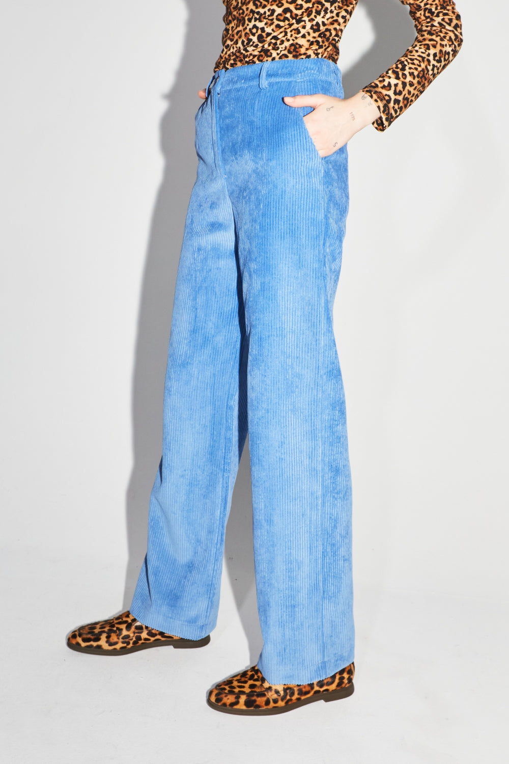 Le Pantalon Yves En Velours Côtelé Vintage Bleu