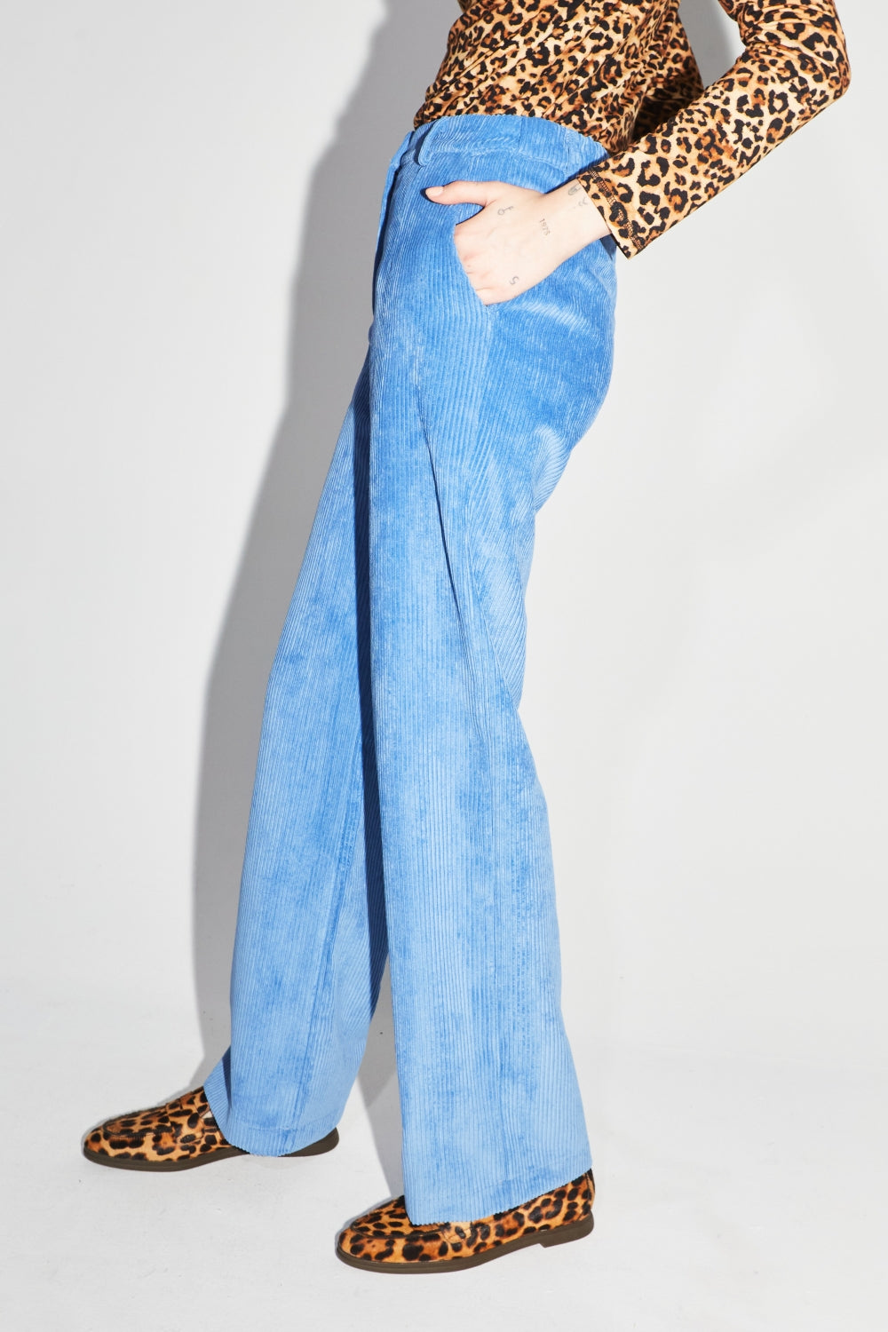Le Pantalon Yves En Velours Côtelé Vintage Bleu