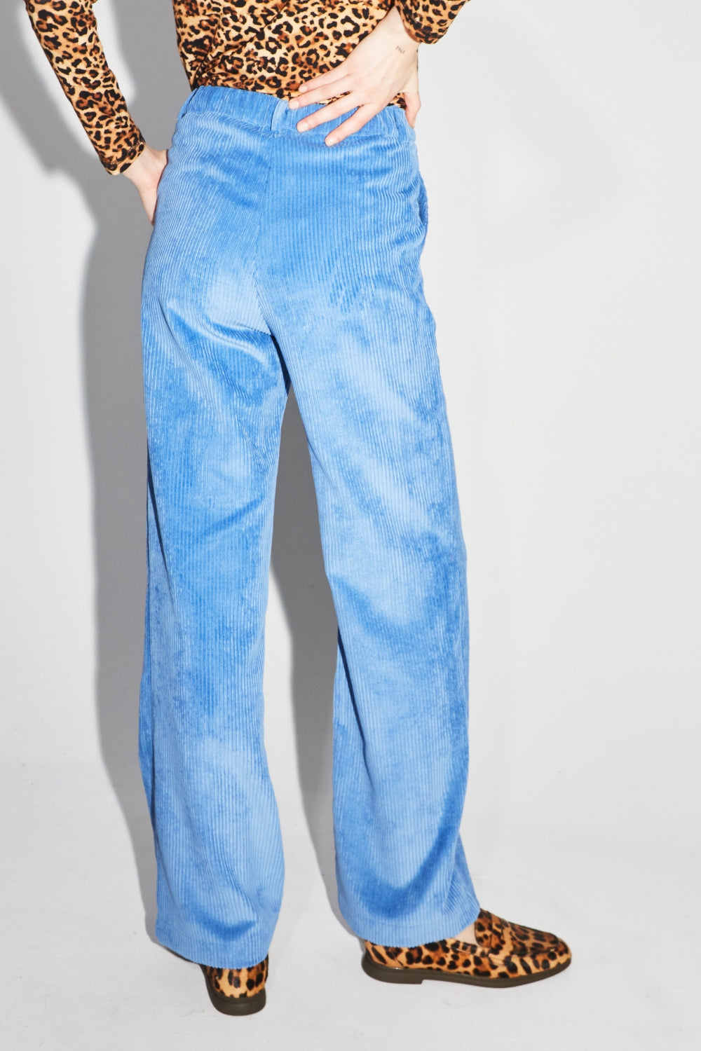 Le Pantalon Yves En Velours Côtelé Vintage Bleu