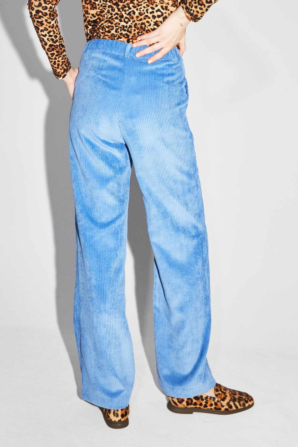 Le Pantalon Yves En Velours Côtelé Vintage Bleu