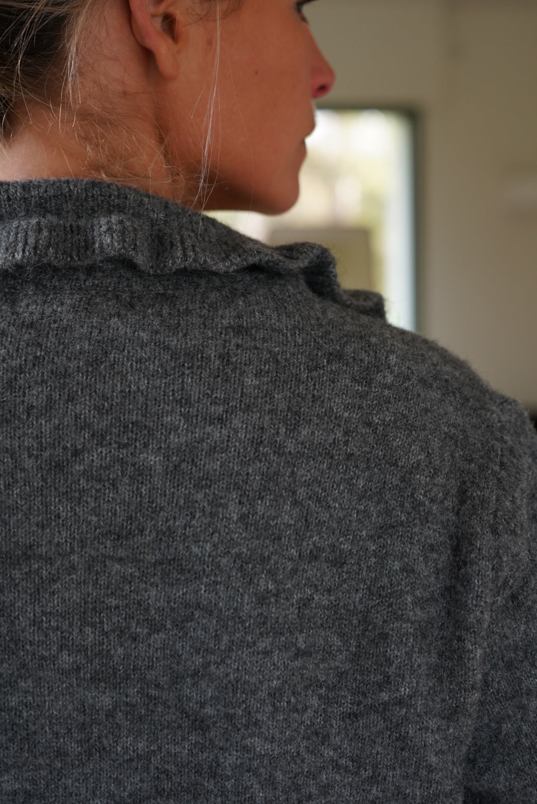 Paco Vest with Froufrou Collar Anthracite