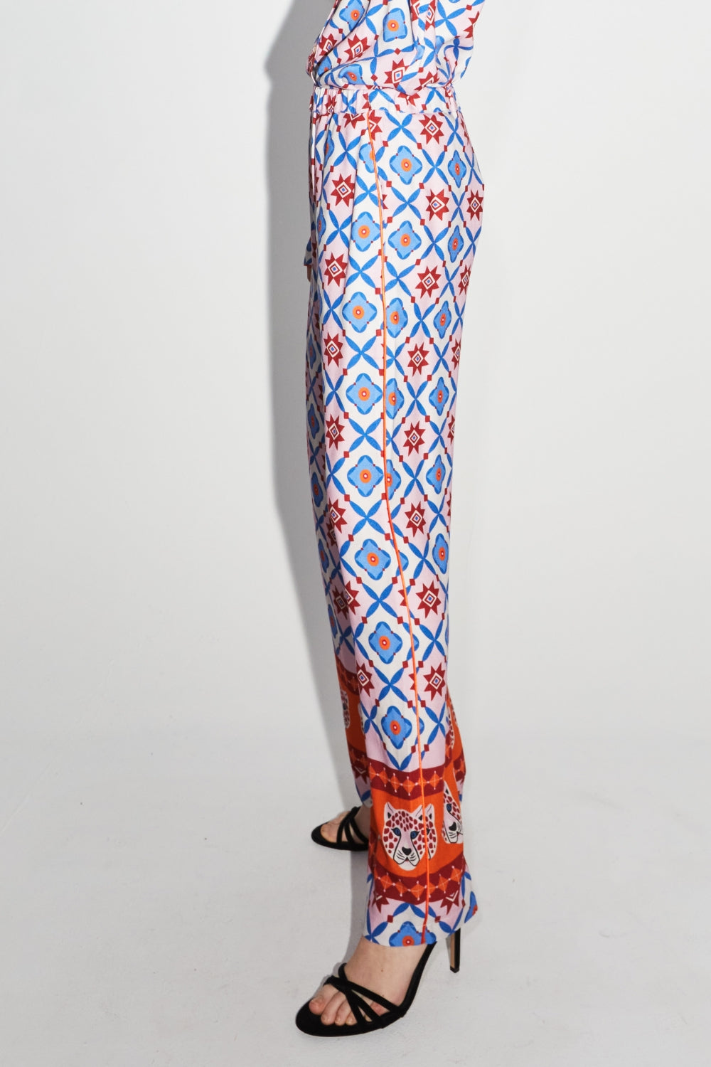 Los pantalones azules Tracy Léo Géo