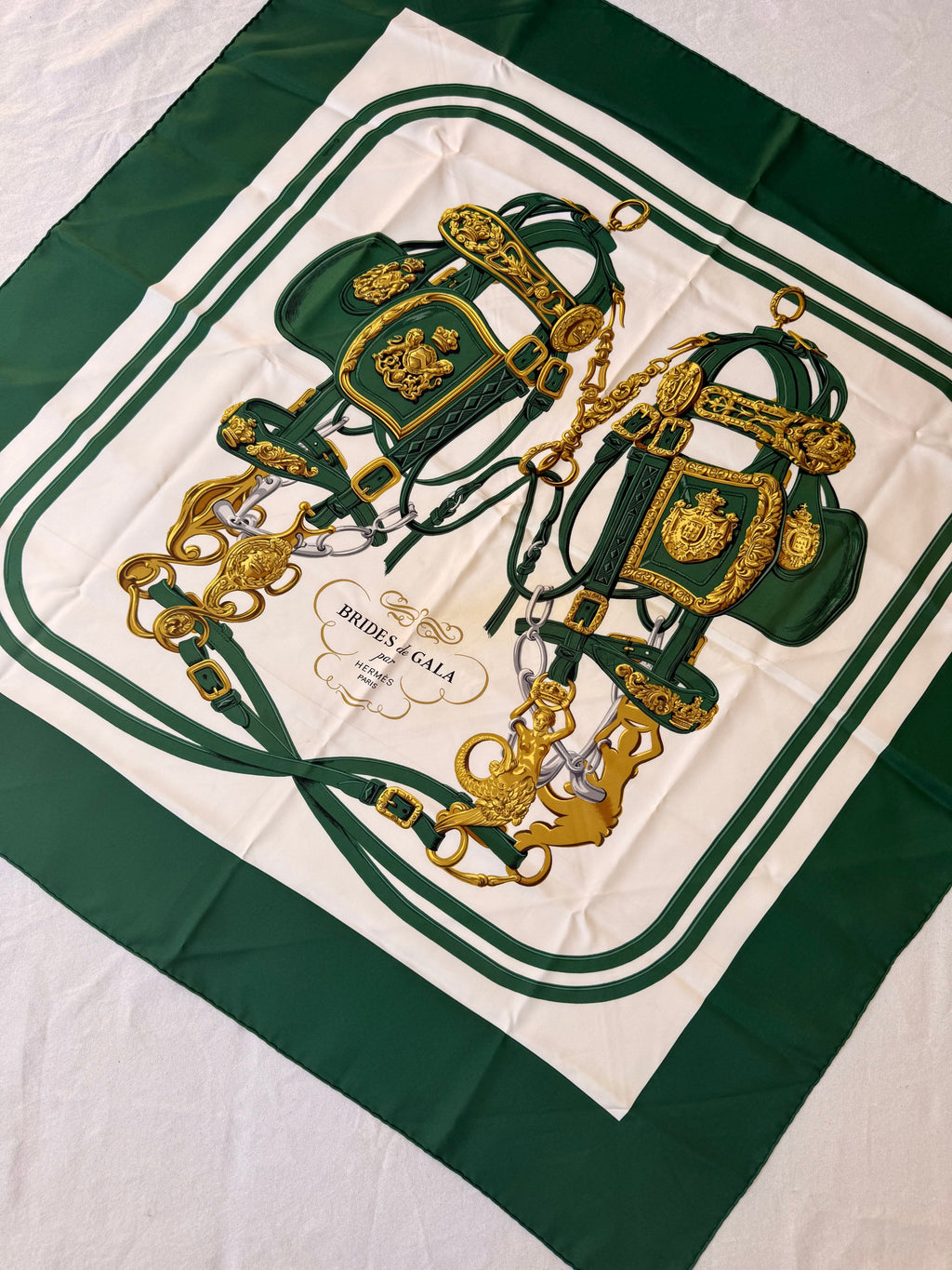 Foulard Hermès – Modèle Brides De Gala