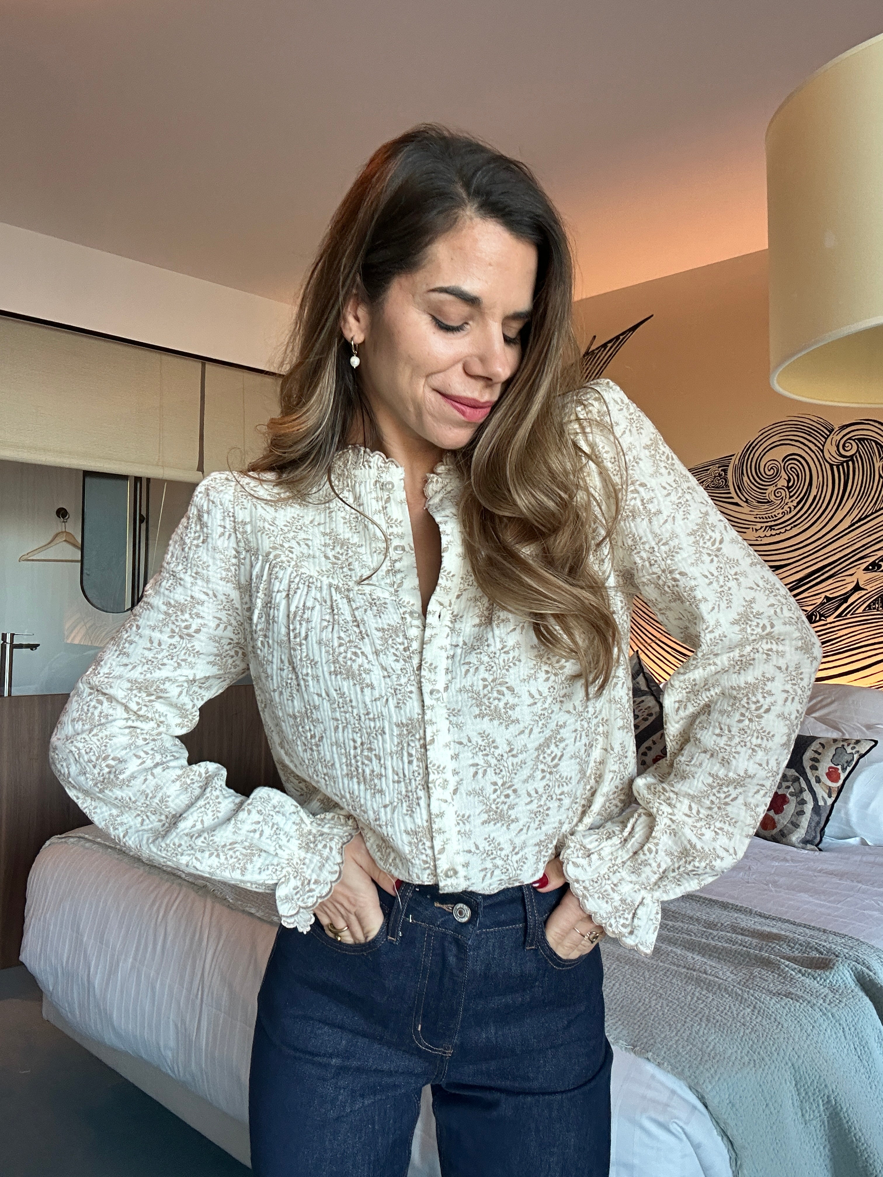 Amélia beige floral blouse
