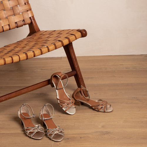 Sandalia Tacón Medio Karya - Avellana