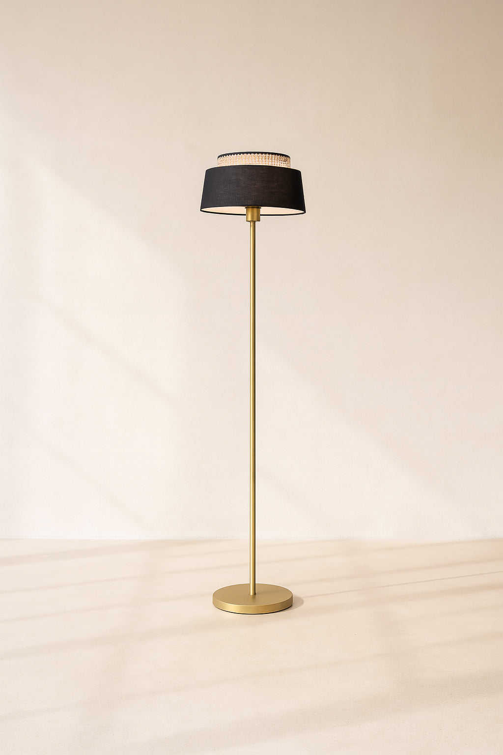 Lámpara de Pie Avero - Metal - Negro Y Oro