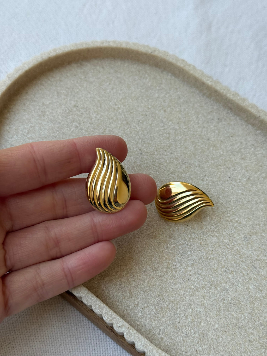 Pendientes Napier Vintage - Gotas Esculpidas Doradas