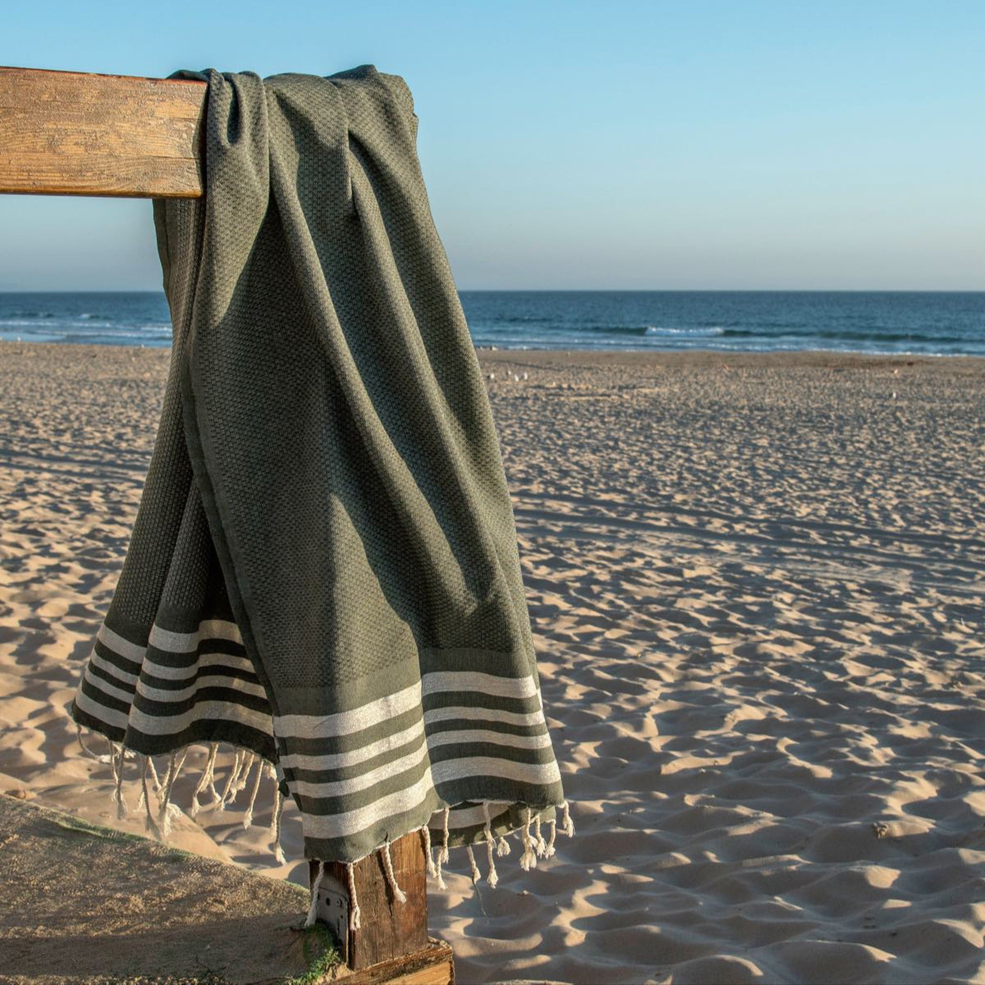 Honeycomb cotton fouta 100x200 HAMPTONS khaki green / gold