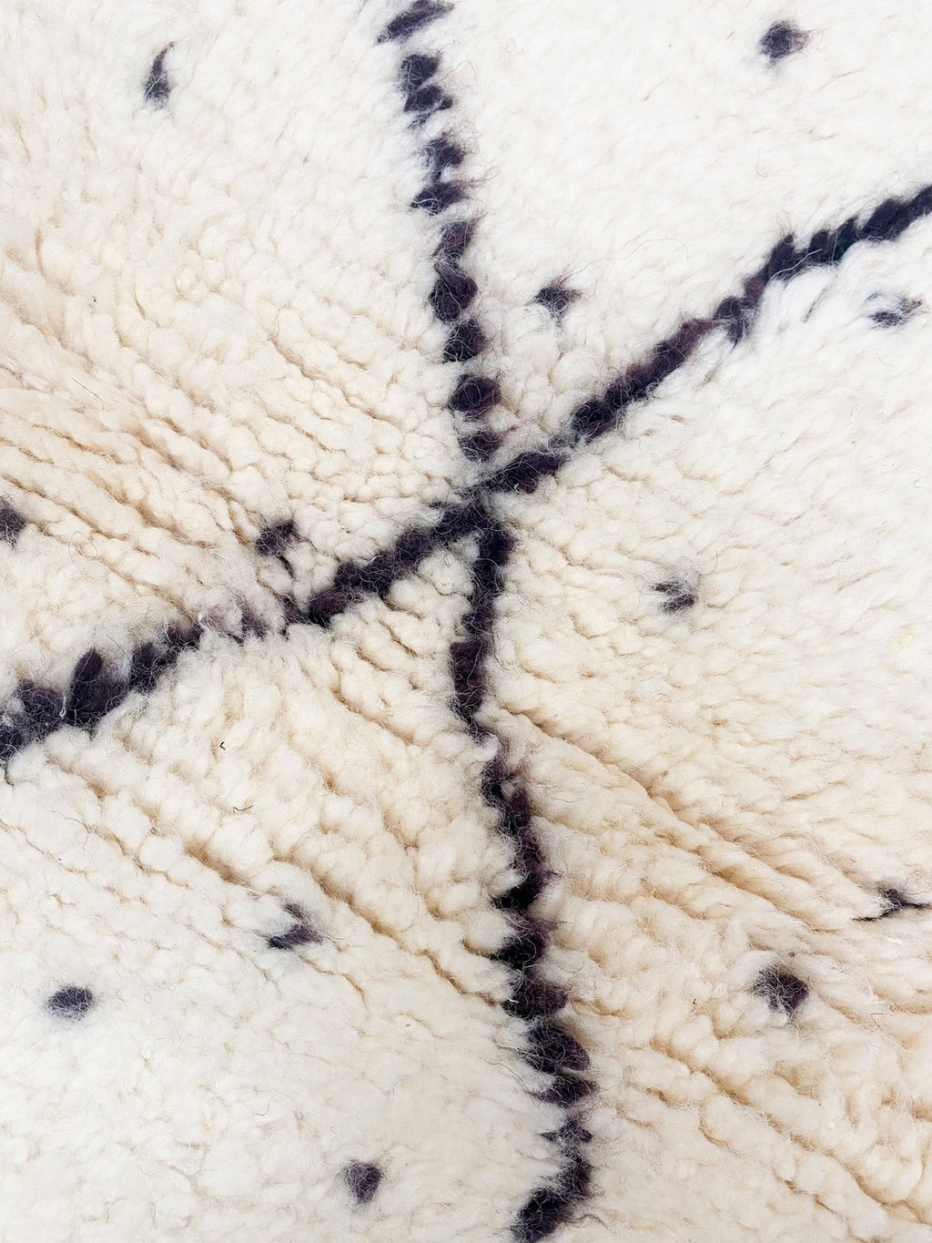 Alfombra bereber marroquí Beni Ouarain 2,35 × 1,57 m