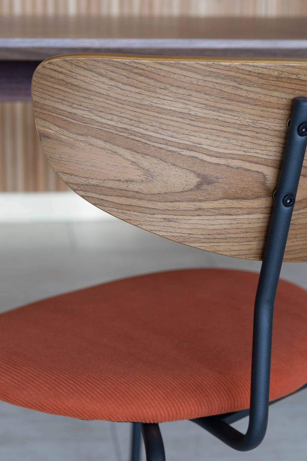 Walnut Wood Table And 6 Riva Chairs - Terracotta Corduroy