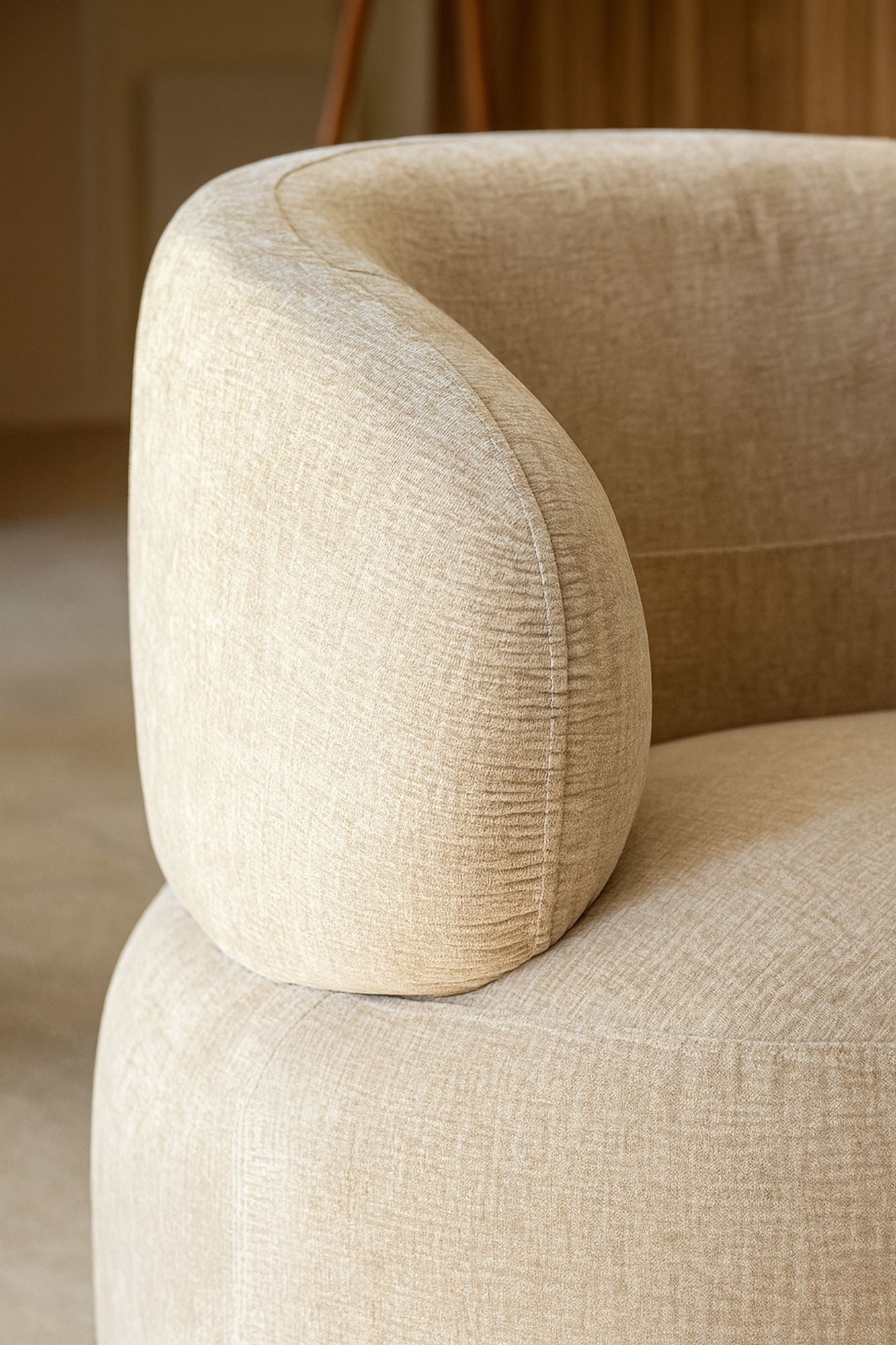 Sillón giratorio Glove de terciopelo texturizado - Beige