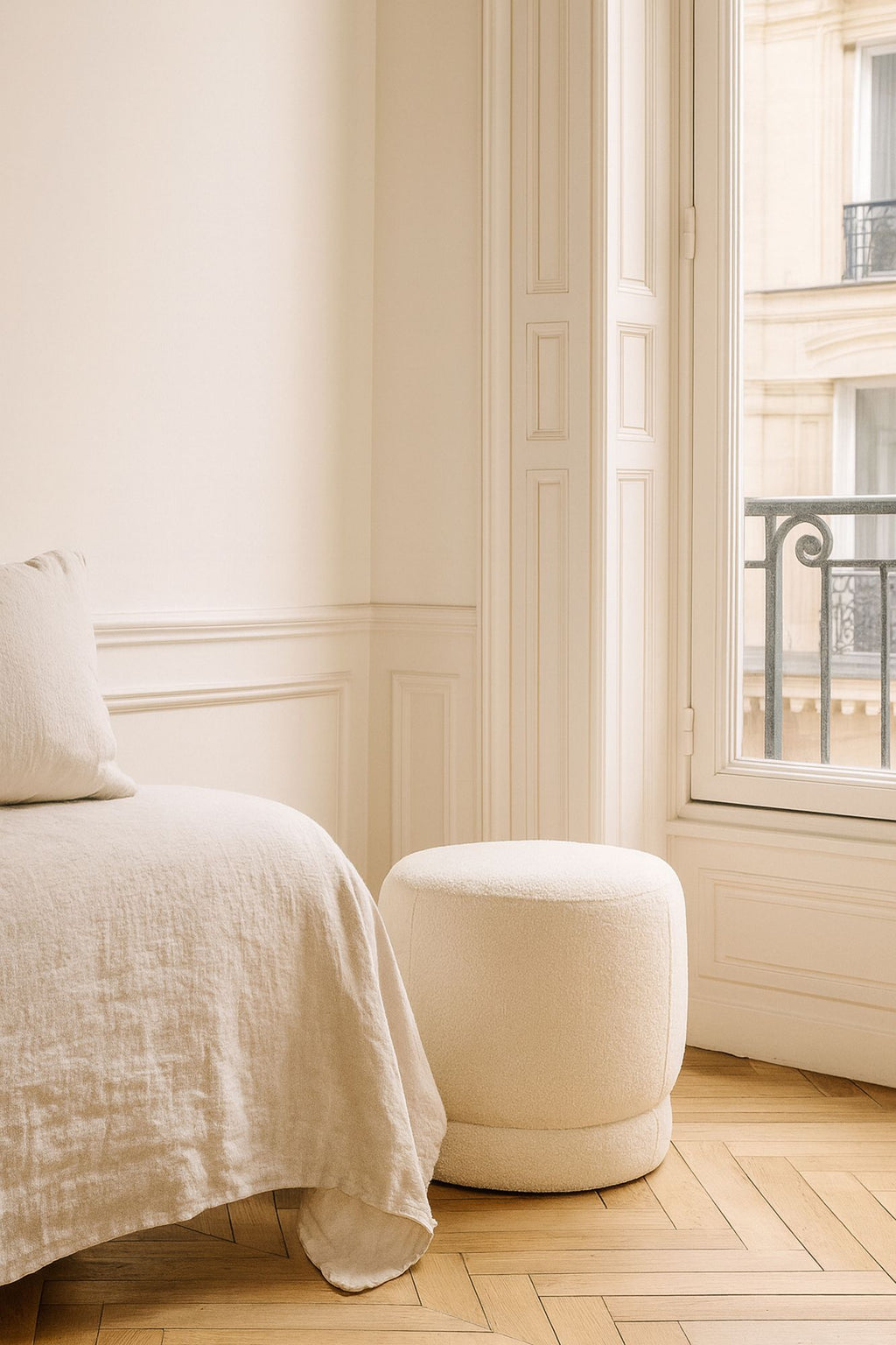 Malo Swivel Pouf - Bouclette Fabric - Ecru