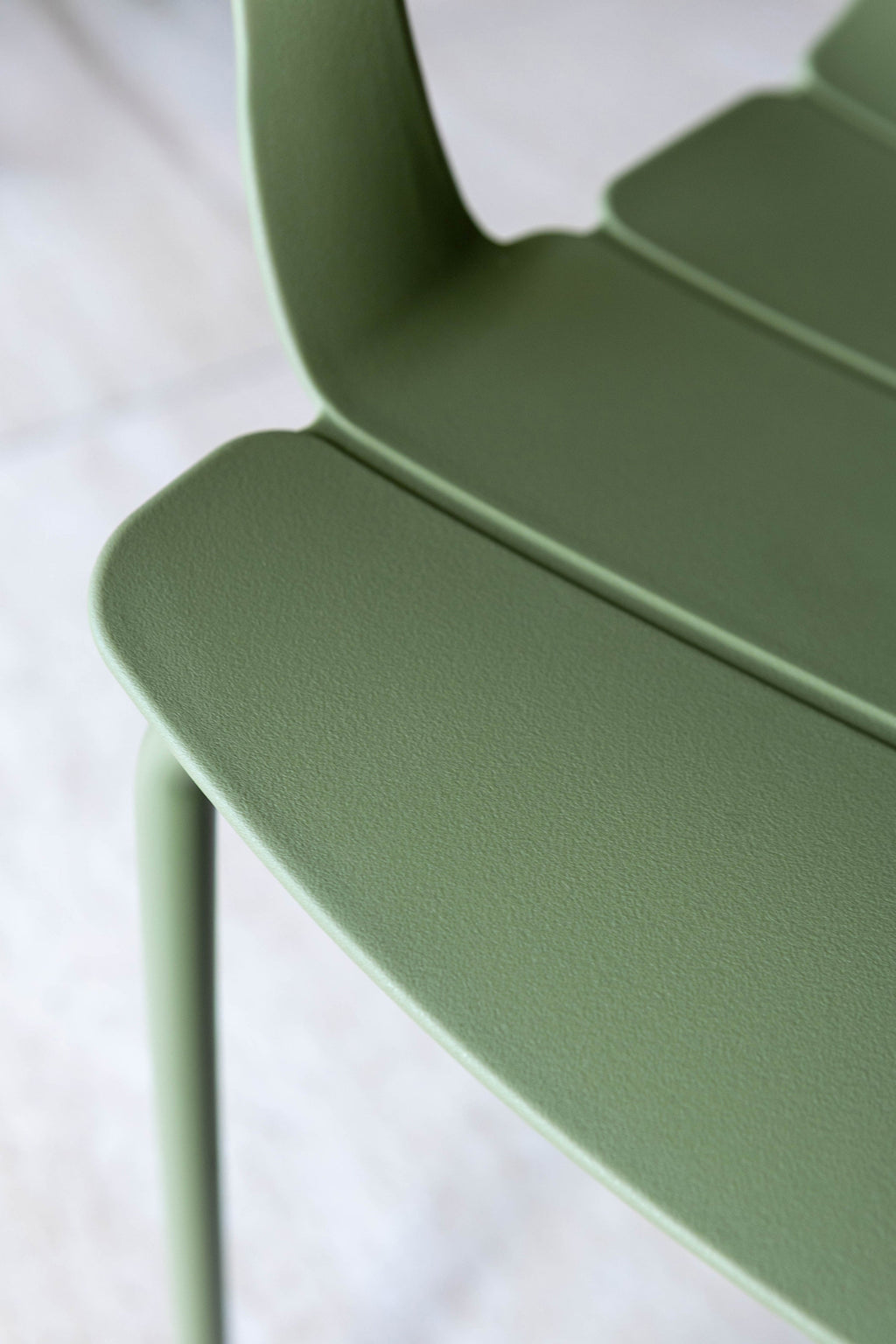 Montauk Indoor Table And 4 Armchairs Set - Polypropylene And Green Metal