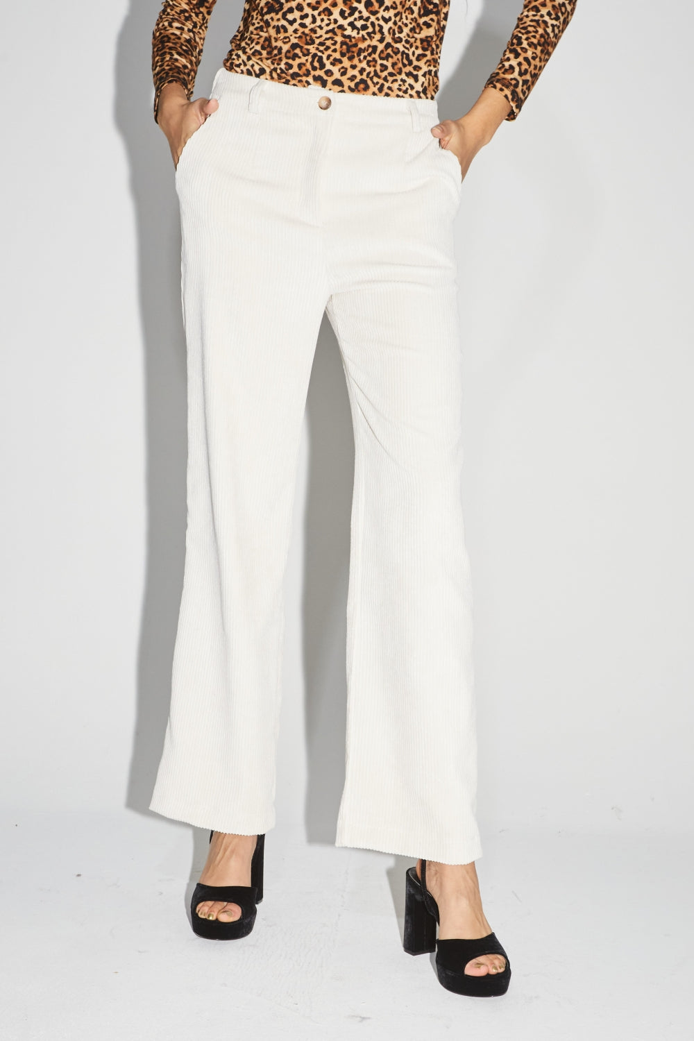 Le Pantalon Yves En Velours Côtelé Vintage Crème