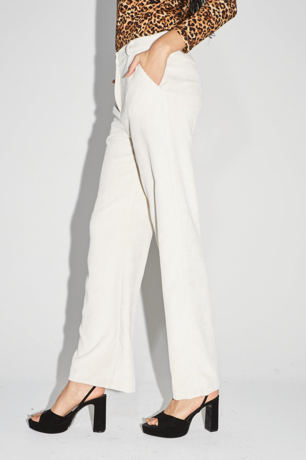 Le Pantalon Yves En Velours Côtelé Vintage Crème