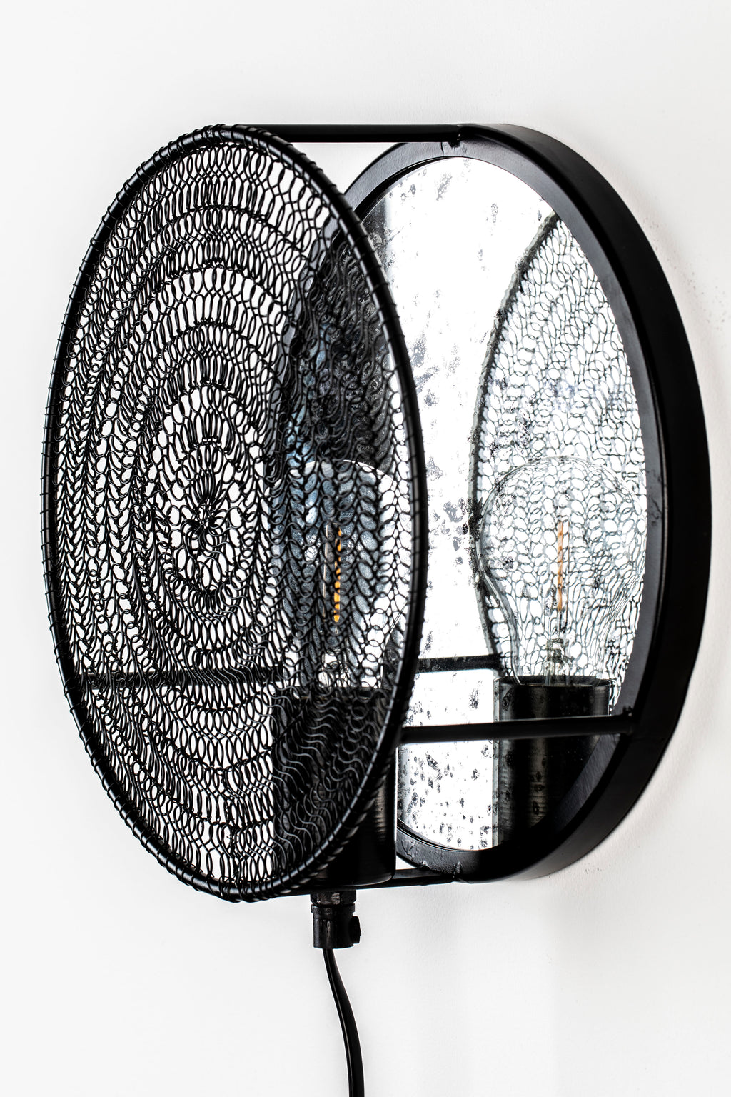 Lea - Wall Light - Metal - Black