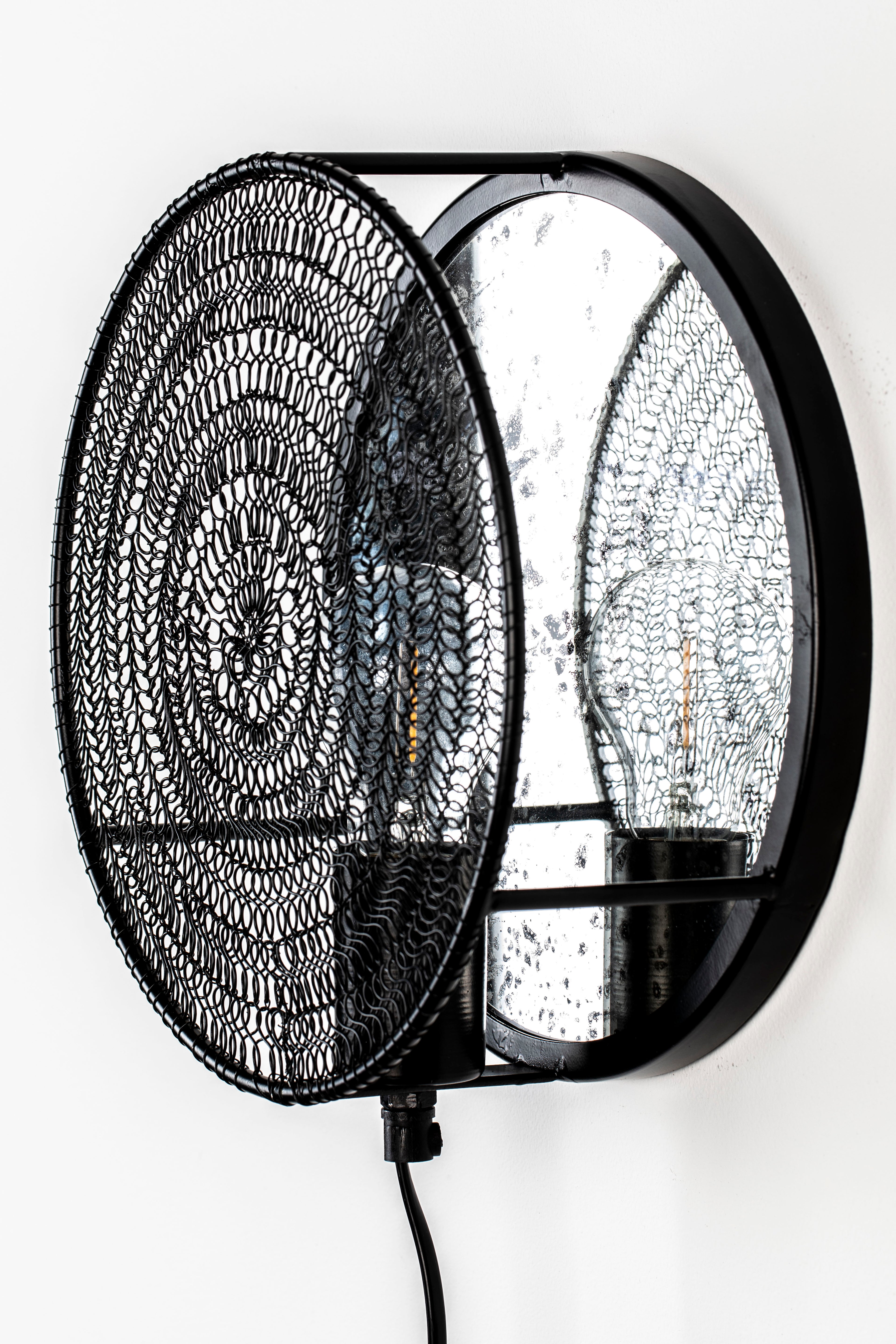 Lea - Wall Light - Metal - Black