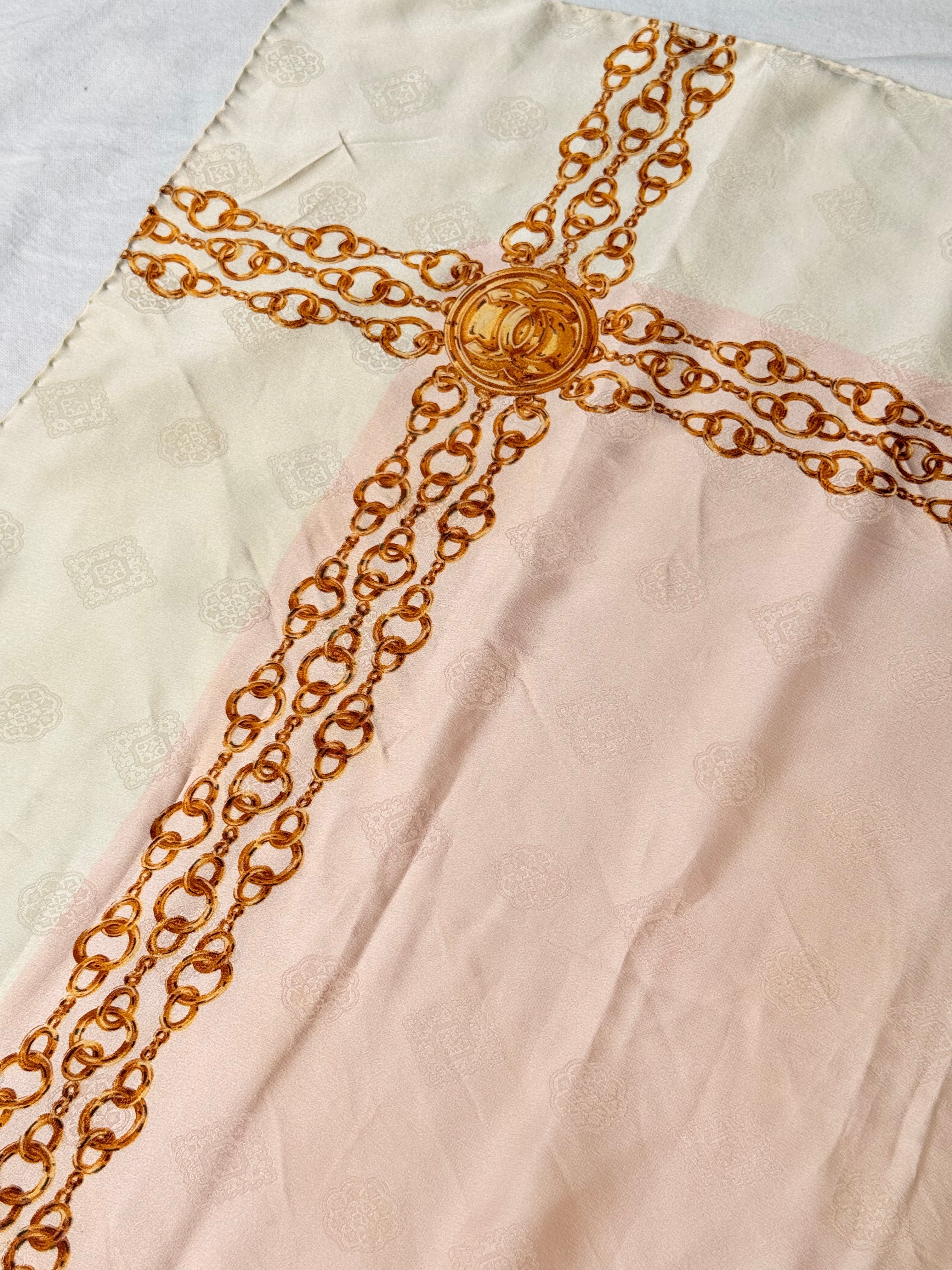 Foulard Chanel - Modèle Rose Pâle Et Blanc