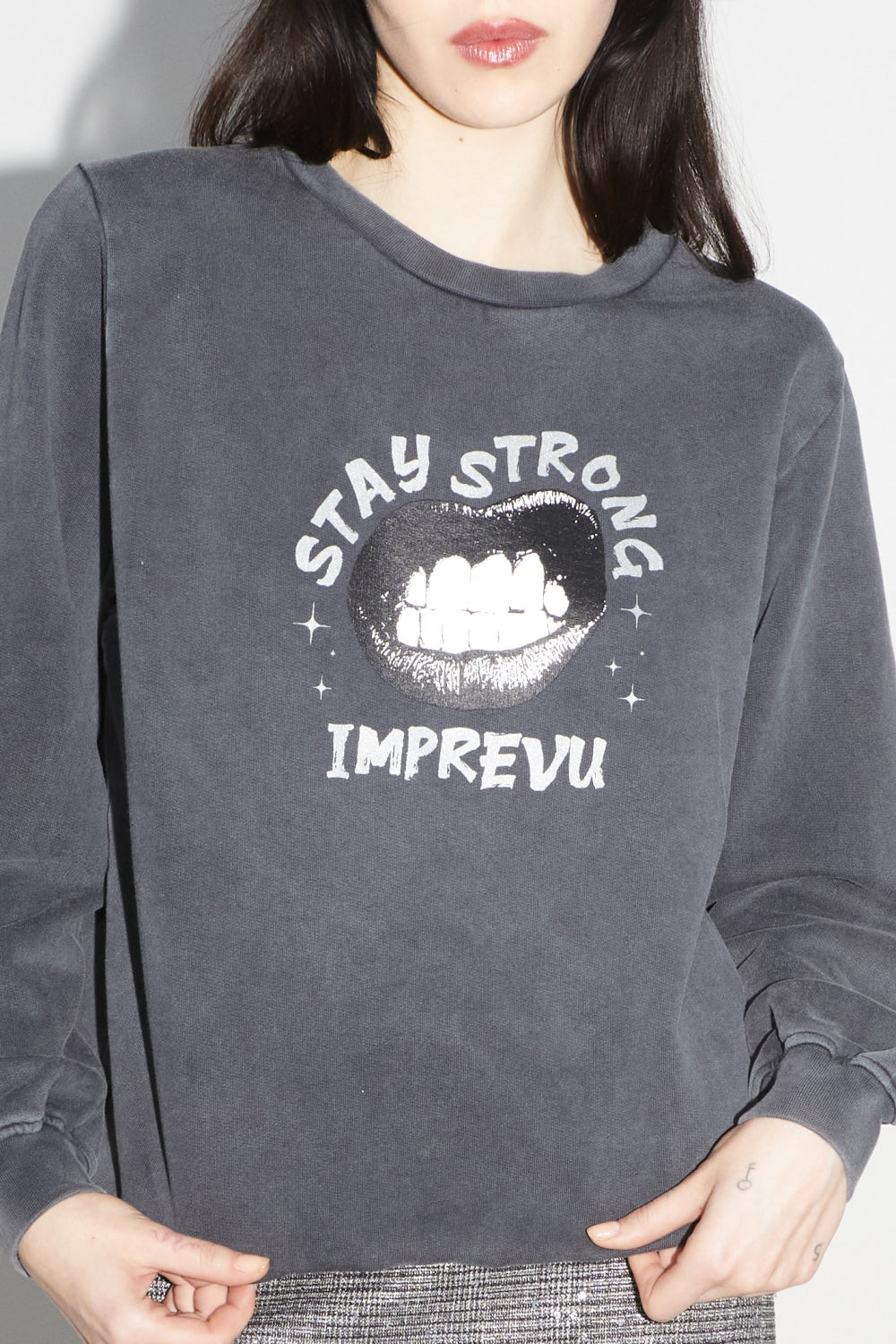 La sudadera negra Eddie "Stay Strong"