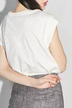 La camiseta blanca de Robbie “Stay Strong”