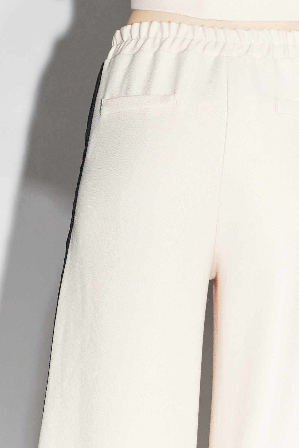 Los pantalones de fumar Neil