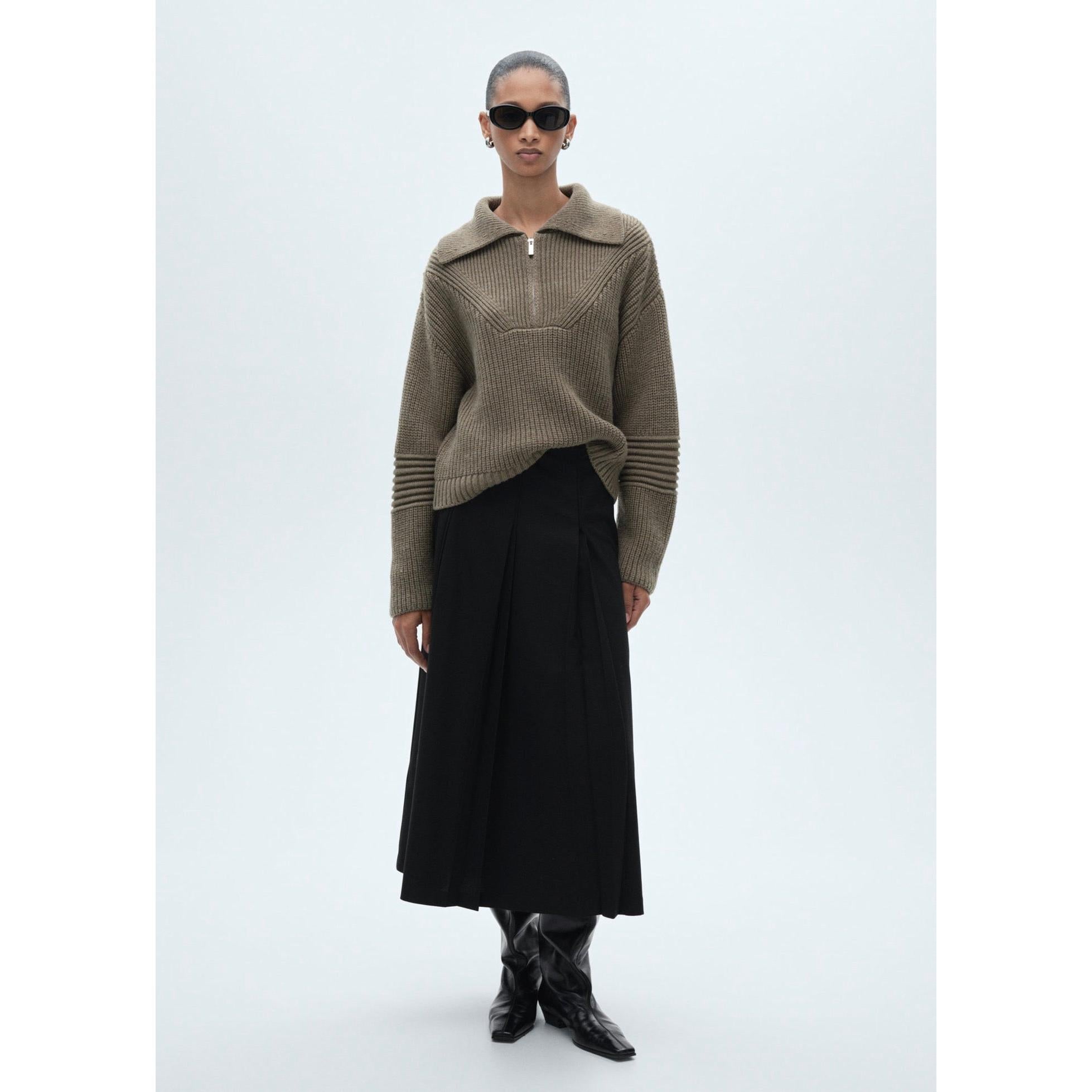 Pleated Midi-Skirt - Black