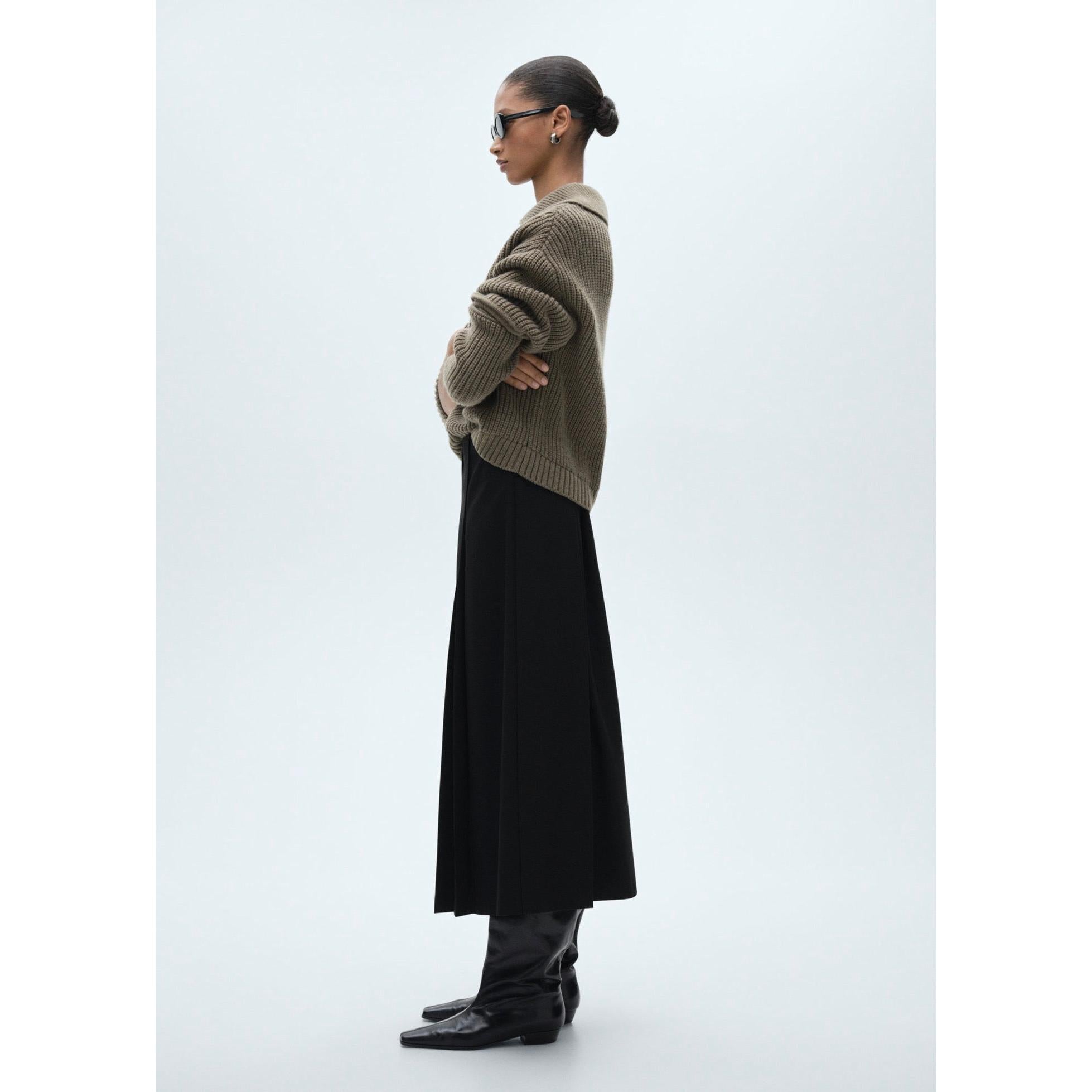 Pleated Midi-Skirt - Black