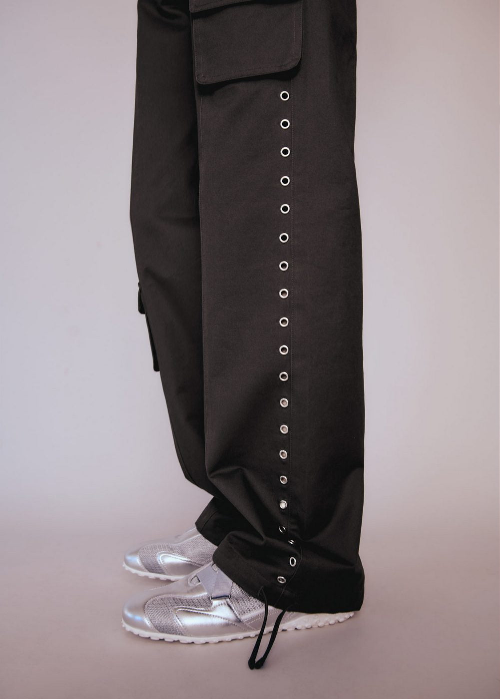 Pantalón Paracaídas con Tachuelas - Grey